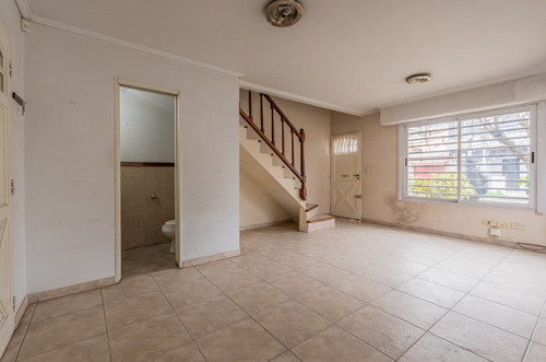 Imagen 12 de 30 de Venta De Casa Tipo Duplex De 3 Ambientes Con Cochera. En Banfield Este.