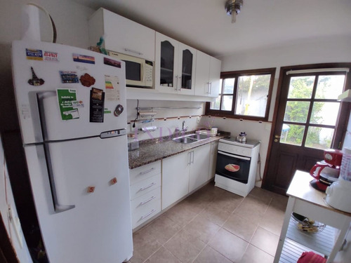 Imagen 10 de 30 de Casa Con 3 Dormitorios, 2 Baños Mas Dependencia, Piscina Y Parillero! - Punta Del Este Marly