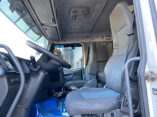 Imagem 9 de 15 de Caminhão Volvo Fh 540 6x4 I-shift 2013 Bug Leve Un.dono