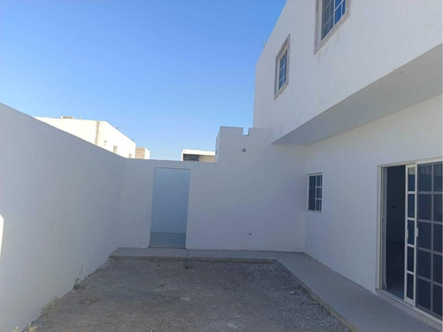 Casa En Venta En Los Arrayanes, Gómez Palacio, Durango