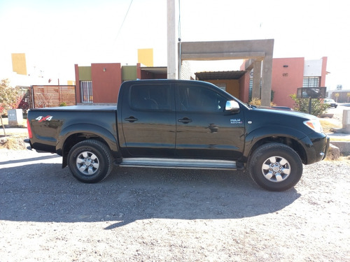Imagen 5 de 13 de Toyota Hilux 3.0 D/cab 4x4 Srv 2005