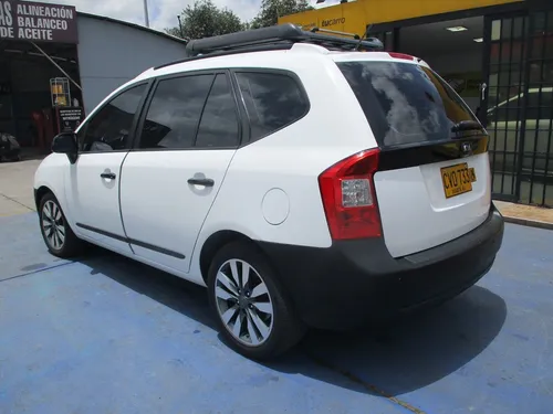 Kia Carens EX 2000CC AT AA