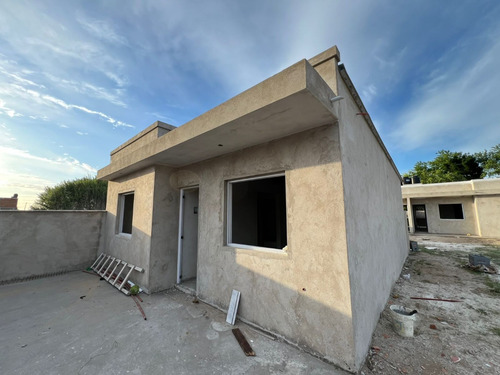 Venta Chalet 3 Ambientes Al Medio En Construcción Financiado!! Calle 90 Entre 7 Y 8 Mar Del Tuyu