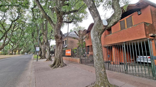 Imagen 3 de 16 de Casa Con Pileta Para Reciclar En Venta En Barrio Parque Aguirre, Acassuso, San Isidro