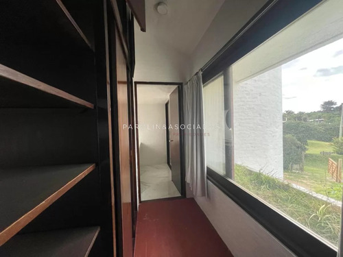Casa En Venta Sobre La Ruta, Frente Al Mar Punta Del Este.
