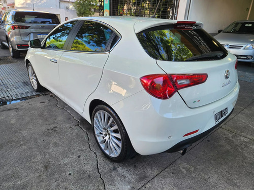 Alfa Romeo Giulietta 1.4 Distinctive Premium Multiair Tct