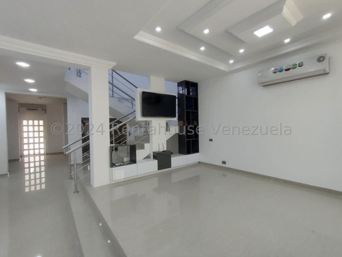 Lujoso Townhouse En Venta Ubicado En La Morita Urb Villas Ingenio I Db 24-28766