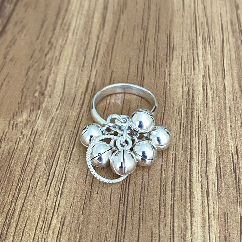 Imagen 4 de 10 de Anillo Cascabeles Colgantes Ajustable Plata Ley .925 Agálea