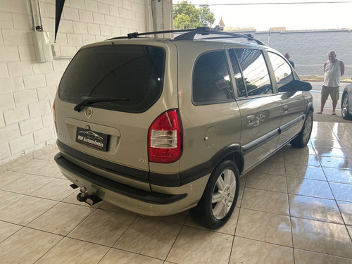 Imagem 9 de 12 de Gm - Zafira Elegance 2.0 Automático Flex 2011