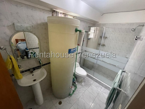 Cómodo Apartamento En Venta Lomas Del Avila 25-22429