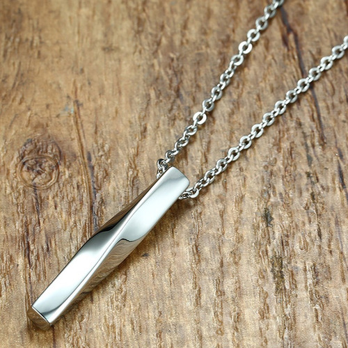 Imagem 2 de 5 de Colar Masculino Com Pingente Palito Torcido
