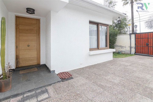 Preciosa Casa En Venta De 4 Dormitorios