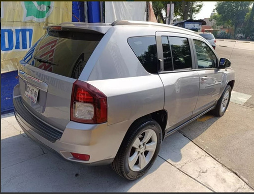 Jeep Compass 2.4 Latitud 5vel 5vel 4x2 Mt