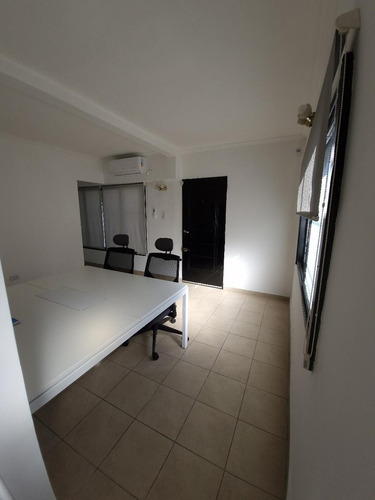 Casa En Venta - 2 Dormitorios 1 Baño - Cochera - 99mts2 - Adrogué