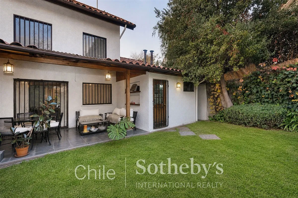 Imagen 1 de 24 de Casa Con Gran Jardín Cerca De Clínica Tabancura