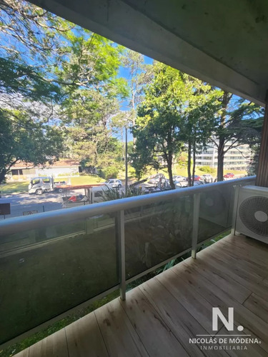 Apartamento En Venta De 2 Dormitorio En Edificio Mansa Inn , Punta Del Este , Playa Mansa