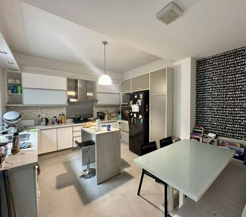 Venta De Casa De 4 Dormitorios En Punta Carretas. 2gjes