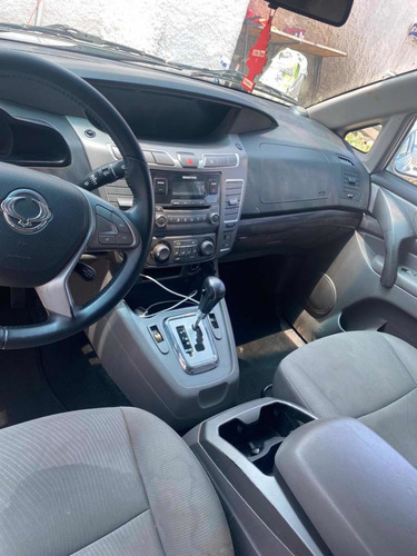 Imagen 6 de 11 de Ssangyong Stavic 4x4 Automático Full