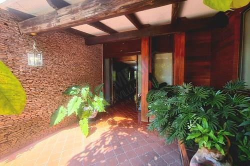 Casa En Venta En Jardines De Ahuatepec Cuernavaca Con Jardin