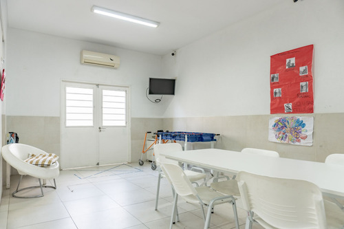 Venta De Casa Con Fondo De Comercio En Olivos