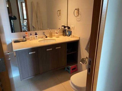 Imagen 9 de 27 de Precioso Departamento En Un Quinto Piso En Venta En Vitacura