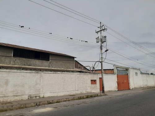 En Venta Galpon Industrial En Barquisimeto Cuenta Con Amplios Espacios Ideales Para El Area De Procesos Industriales O Almacen Para Cualquier Empresa Comercial Francisco Rojas Norscia Rentahouse!!!
