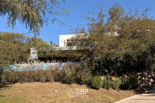 Se Vende Casa | Country La Deseada | Seguridad 24hs | 350 M2
