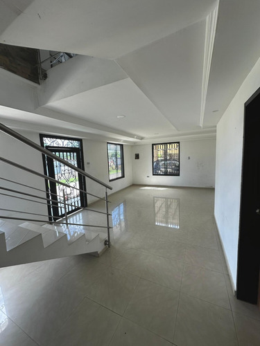 Casa En Urbanización El Encanto Cod. Indic-1979