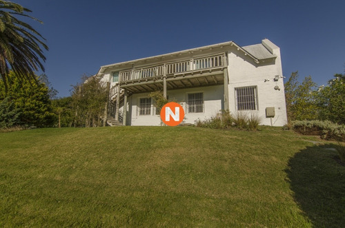 Espectacular Casa En Venta En El Golf, Unica Con 7000 Mt2 De Terreno.- Ref: 209160