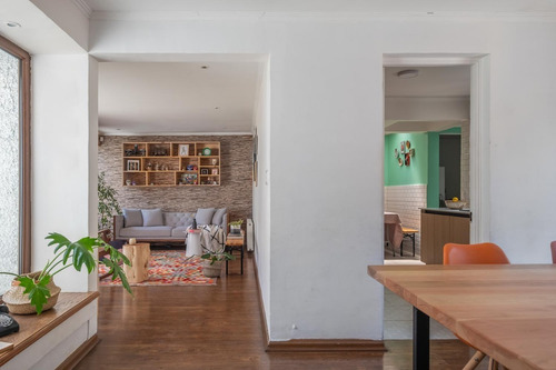 Imagen 5 de 30 de En Pasaje, Jardines Con Terraza Y Piscina (simón González)