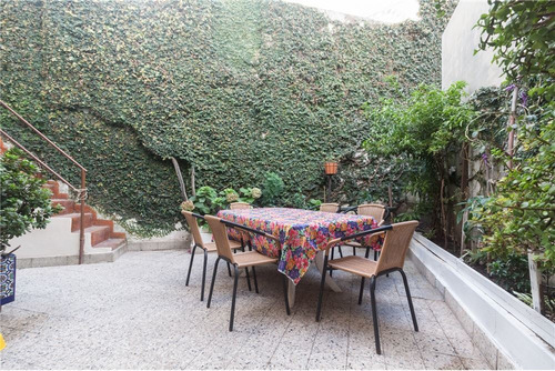 Venta Casa Parque Chas 4 Ambientes Cochera Patio