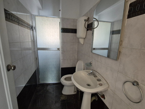 Amplio, 4 Habitaciones, 2 Baños. Garage. Impecable. Para Empresa