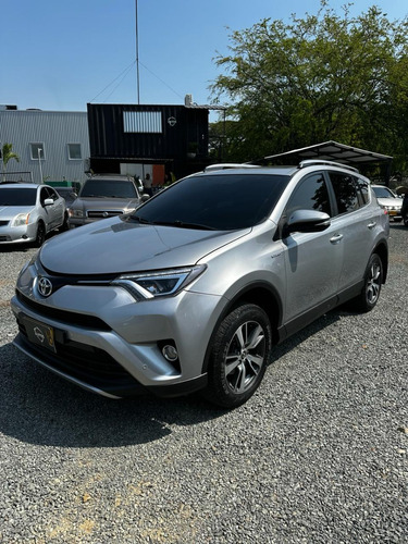 Toyota RAV4 2.0 Street