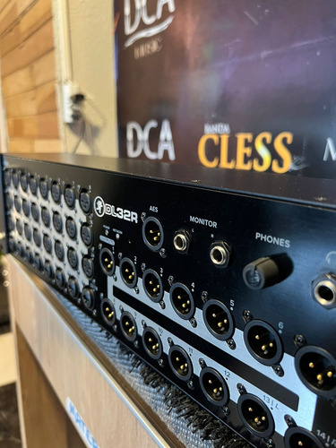 Mesa De Som Digital Console Mackie Dl32r Seminova
