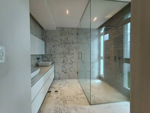 Casa A Estrenar, Urbanización Guaparo (soc-014) Luz Coelho