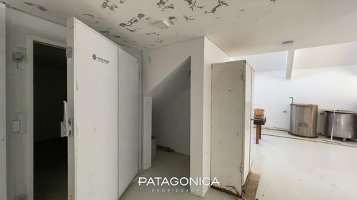 Venta Local 174m2 Planta. Elab. Cerveza, S/ruta, Villa La Angostura