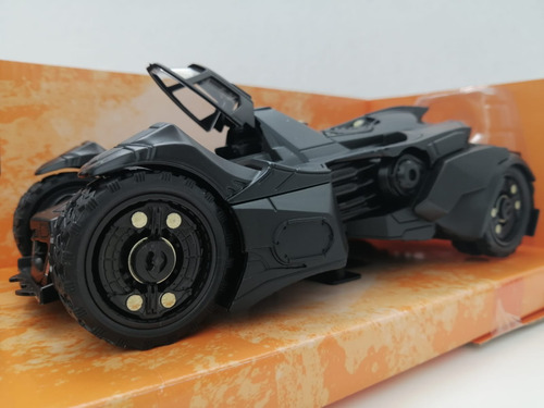 Jada Batman Arkham Knight Batmobile & Batman Escala 1:24 Negro (Usado)