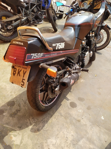 Imagem 2 de 11 de Honda Cbx 750