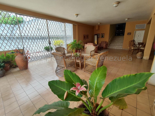 Imponente Casa En Zona Privilegiada Urb Santa Elena, Conjunto Privado Del Este Barquisimeto \\ Mehilyn Perez Tu Asesor De Confianza //