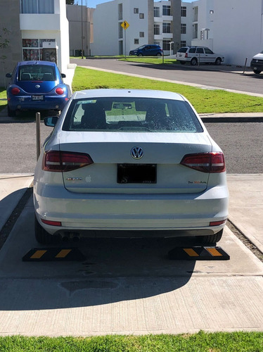 Imagen 4 de 14 de Volkswagen Jetta Trenline 2.5 Std