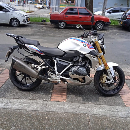 Bmw R 1250r Blanco Azul Metalizado 2804 Kms Placas Cali
