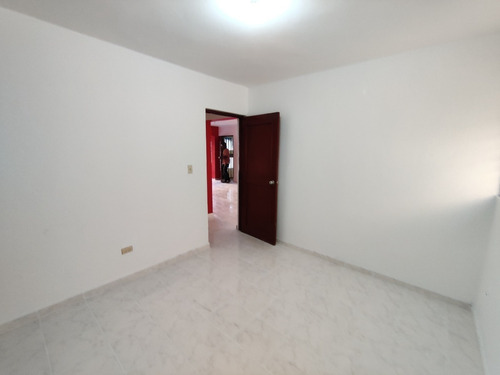 Imagen 13 de 14 de Apartamento En Alquiler, 2 Habitaciones, Evaristo Morales, 1 Parqueo, Balcón, 2do Piso.