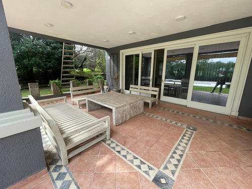 Importante Casa En Las Delicias 4 Dormitorios, Con Pileta, Q