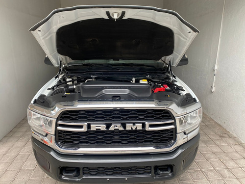 RAM 4000 CREW CAB CHASIS CAB 4X4 V8 8A