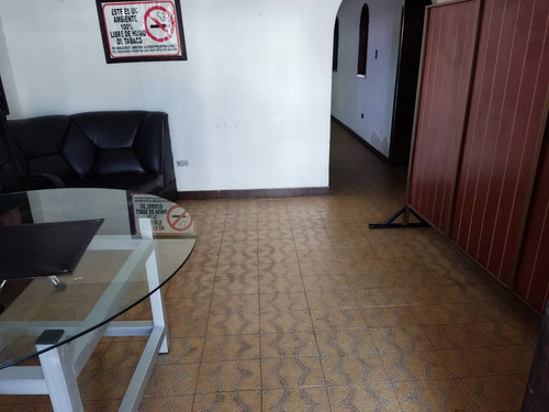 Josefina Toledo: Casa Comercial En Venta En La Viña, 466m², Para Ser Remodelada, Terreno Rectangular, Inmejorable Ubicación, 222544