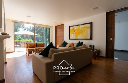 Casa En Venta De 7 Dorm. En La Reina
