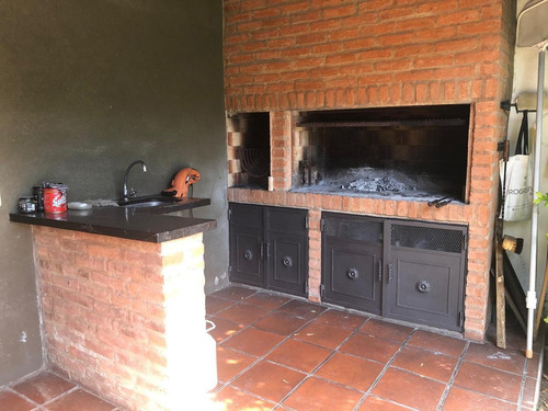 Imagen 13 de 14 de Casa En Venta - Castelar Norte - 4 Amb Con Quincho Y Pileta - Permuta Caba