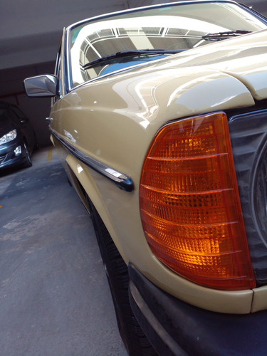 Mercedes Benz 300d. Full