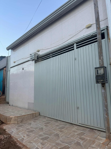 Casa Reformada Com 2 Quartos E 2 Banheiros No Morro Da Cruz