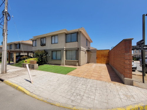 Casa Esquina / Condominio Lautaro / Ciudad Satelite